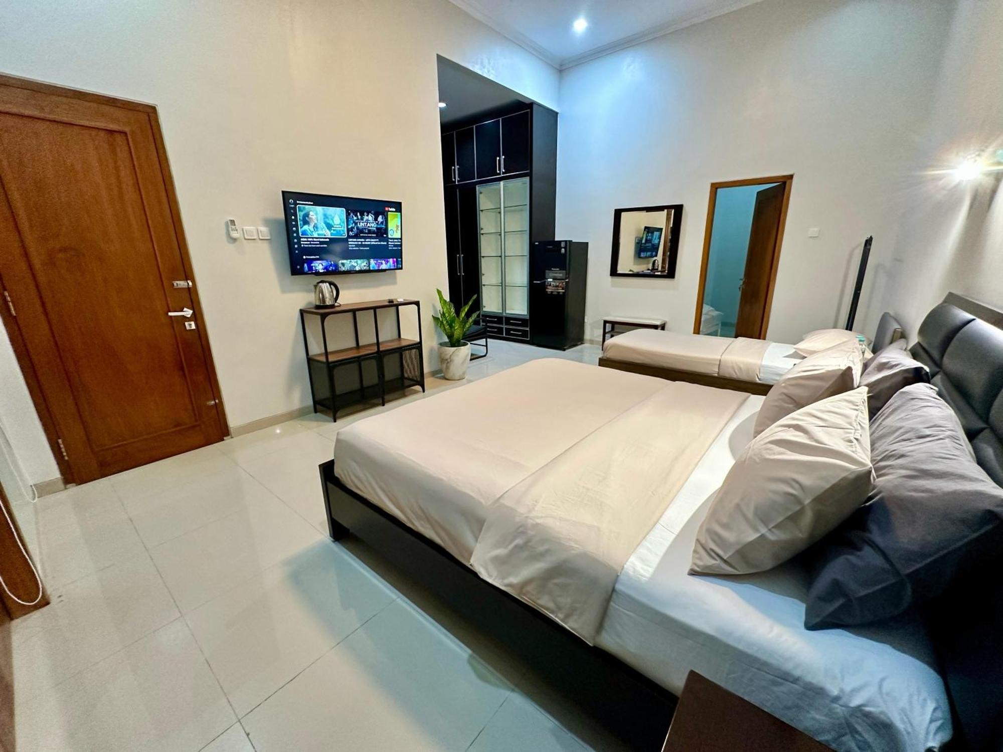 Cendhani Raras Gallery Kejayan Esterno foto